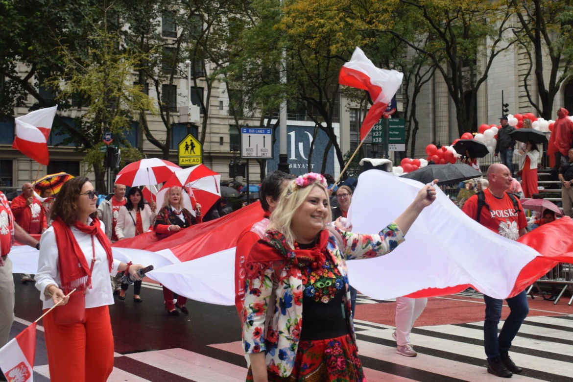 Deszcz ich nie zatrzymał. Te zdjęcia Parady Pułaskiego przejdą do historii