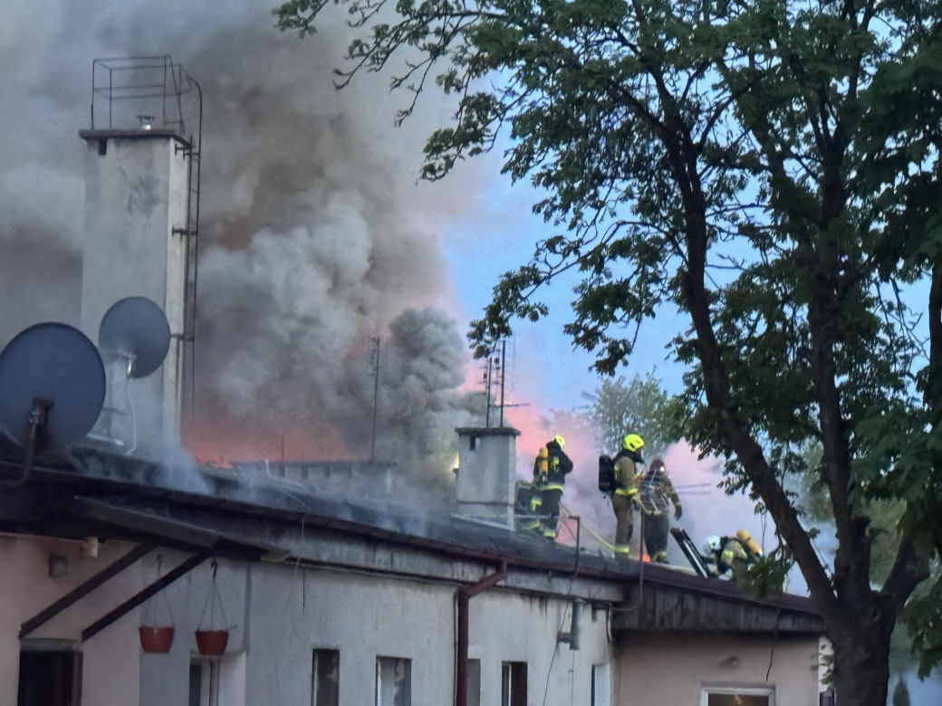Pożar budynku socjalnego w Człuchowie. Ewakuacja mieszkańców