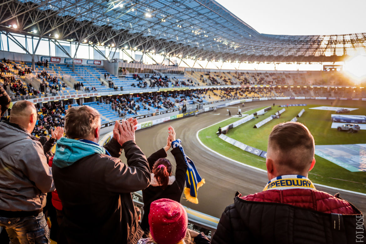 Apator Toruń - Arged Malesa Ostrów, zdjęcia kibiców z Motoareny. Galeria z meczu PGE Ekstraligi