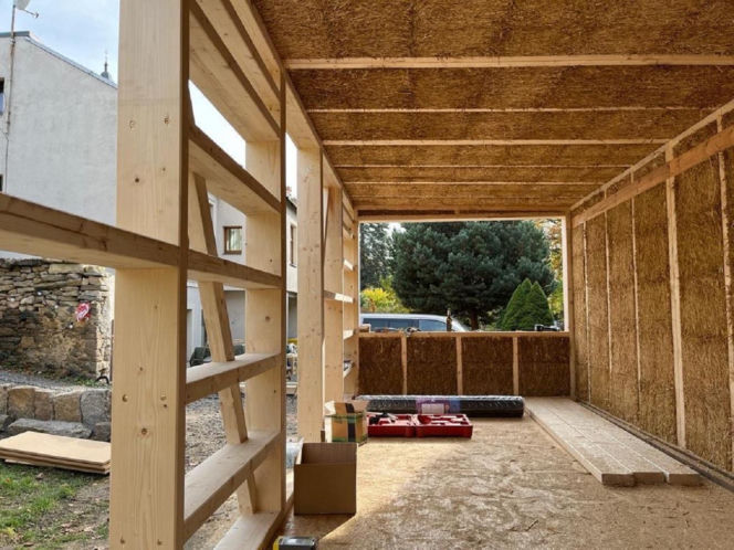 Dom z prefabrykatów drewniano-słomianych