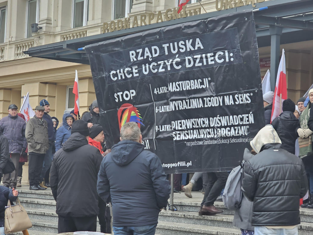 Protest “Nie dla deprawacji dzieci w szkołach”