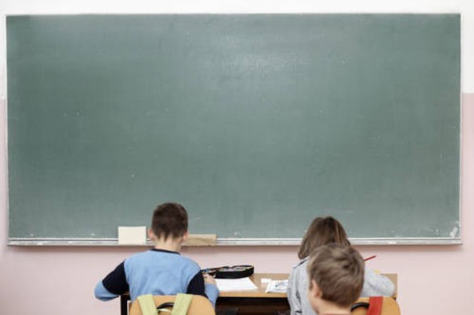 egzamin, sprawdzian, test, dzieci, uczniowie, szkoła, klasa, tablica, lekcja