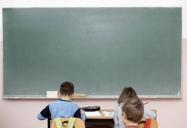 egzamin, sprawdzian, test, dzieci, uczniowie, szkoła, klasa, tablica, lekcja