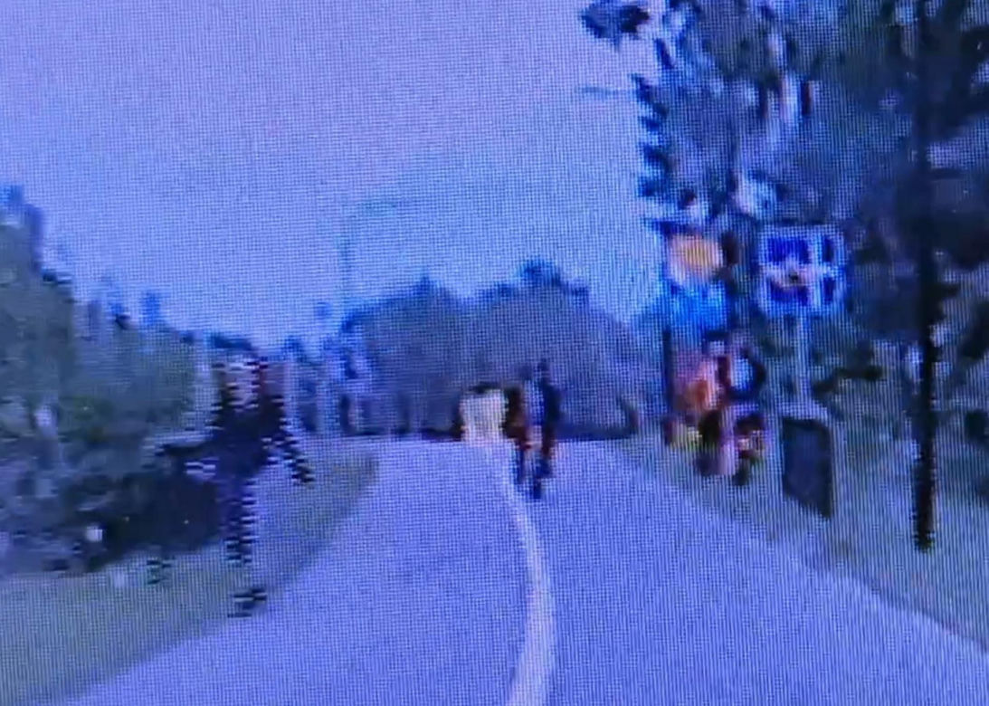 Policjanci z Rybnika skuli w kajdanki 14-latka! Leżał na glebie, twarzą do chodnika. "Winna głupota rodziców"