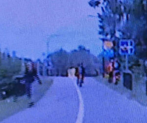 Policjanci z Rybnika skuli w kajdanki 14-latka! Leżał na glebie, twarzą do chodnika. Winna głupota rodziców