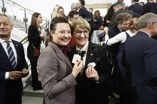 Przedświąteczne spotkanie w Sejmie. Tak parlamentarzyści łamali się opłatkiem