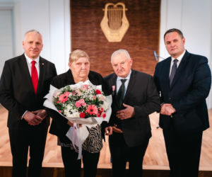 Złoty Gody par małżeńskich w Siedlcach - wręczenie pamiątkowych medali