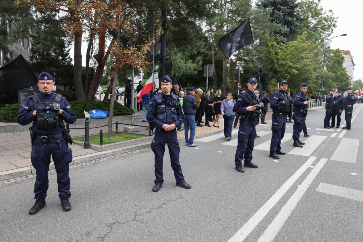 Policja przed Sejmem 6.08.2025