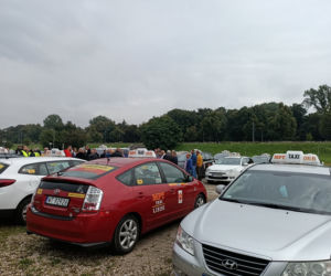 Tak wyglądał protest taksówkarzy w Warszawie. Boją się o swoje wypłaty!