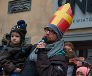 Setki Mikołajów w centrum miasta. Orszak św. Mikołaja w Lublinie