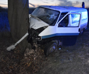 Wypadek na ulicy Mroźnej w Tarnowie i przewrócenie naczepy w Bistuszowej