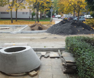 Rozkopy na osiedlu Przyjaźni w Lesznie. Będa nowe parkingi na ul. Niemieckiej