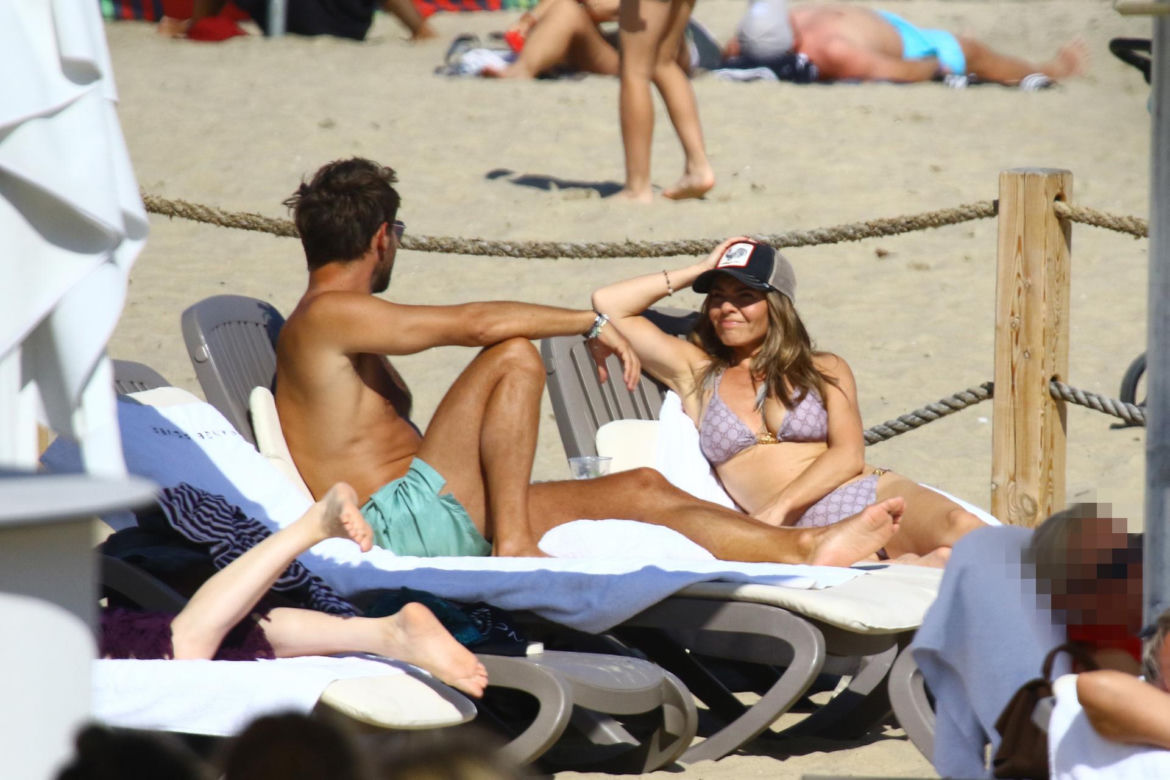 Edyta Herbuś na plaży