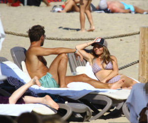 Edyta Herbuś na plaży
