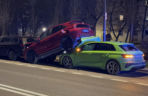 Bielany - sportowe Audi wjechało w zaparkowane auta