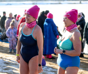 Różowe morsowanie idealne na pomaganie. Trzy Stawy opanowali amatorzy zimnych kąpieli