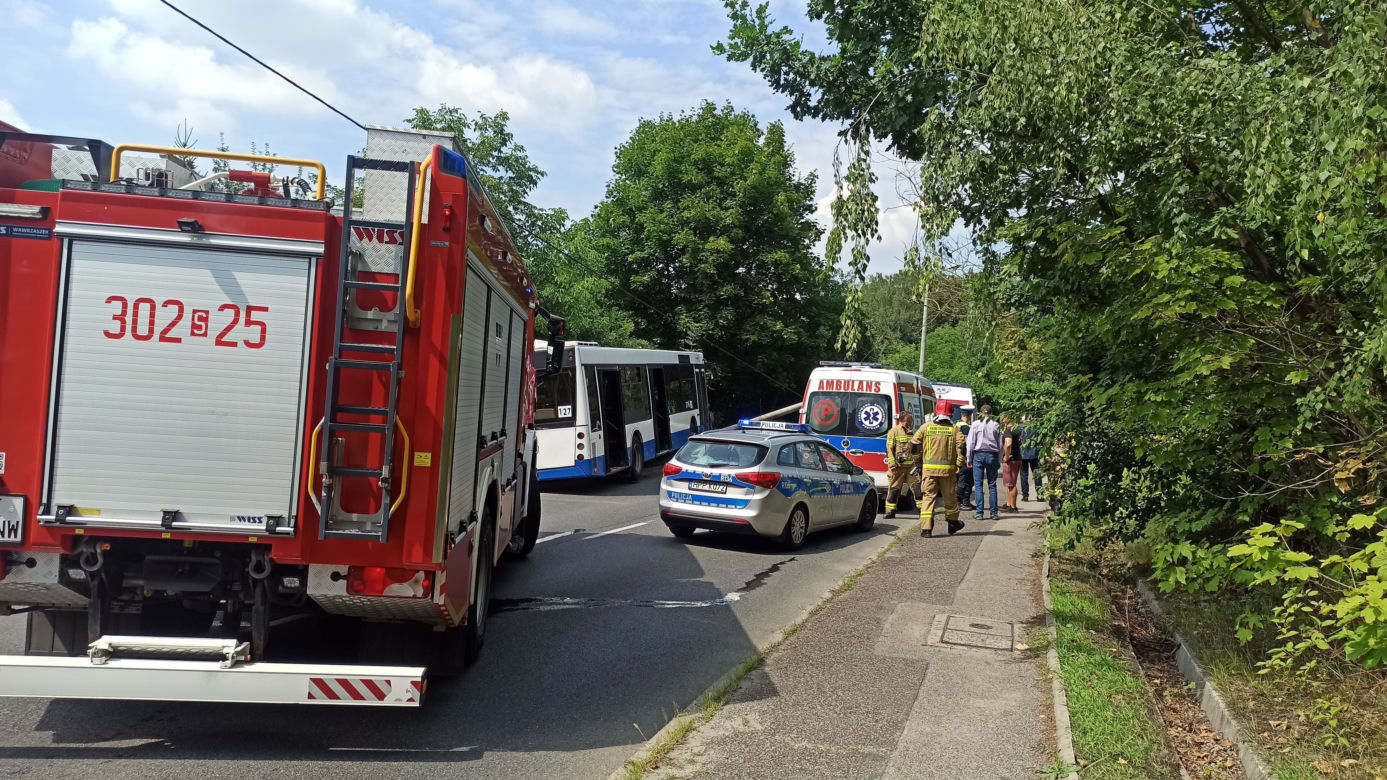 Wypadek autobusu w Katowicach. Zderzył się z samochodem osobowym