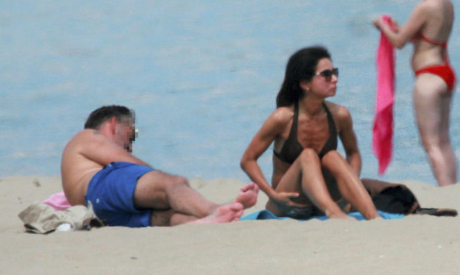 Marta Kaczyńska z mężem na plaży