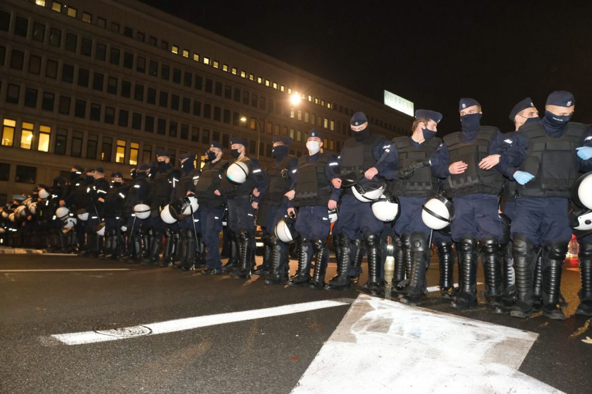 Pałki i gaz na ulicach