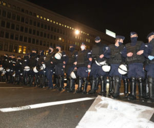 Pałki i gaz na ulicach