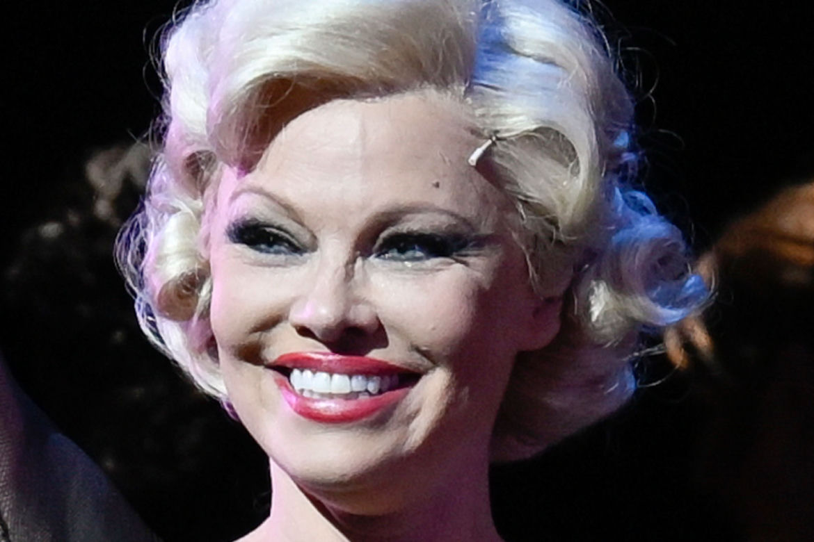  Pamela Anderson ma nową twarz? Szósty rozwód jej posłużył