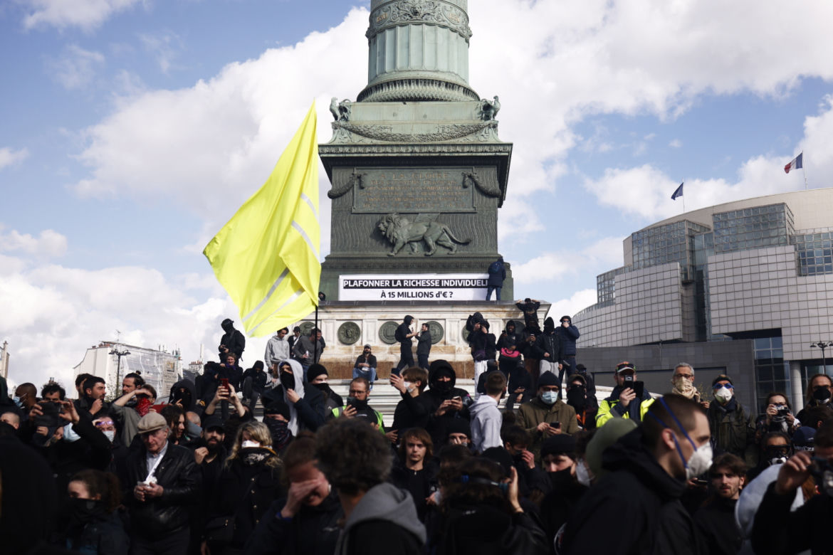 Protesty we Francji. Kilkunastu policjantów rannych