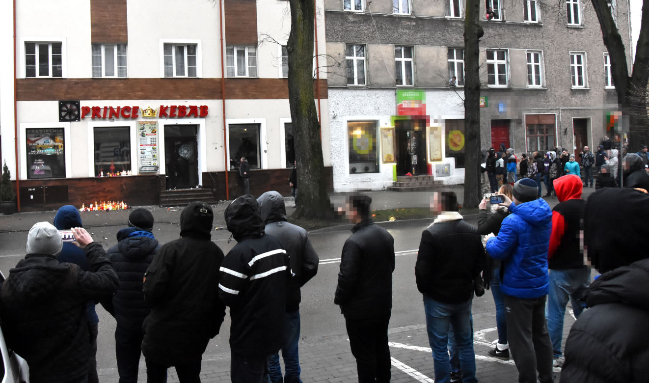ZAMIESZKI PO MORDERSTWIE POD KEBABEM.