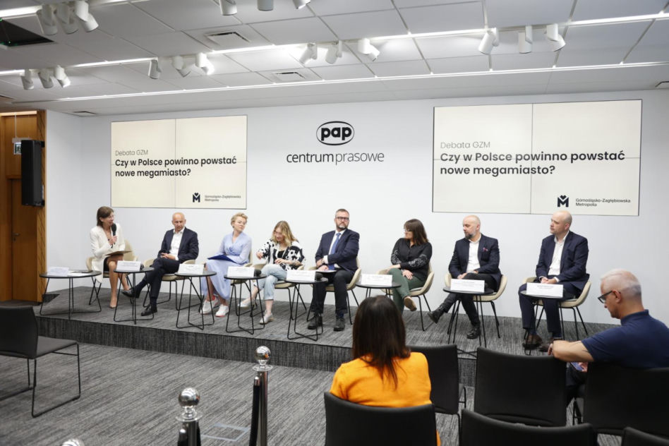 Debata - Czy w Polsce powinno powstać nowe megamiasto?