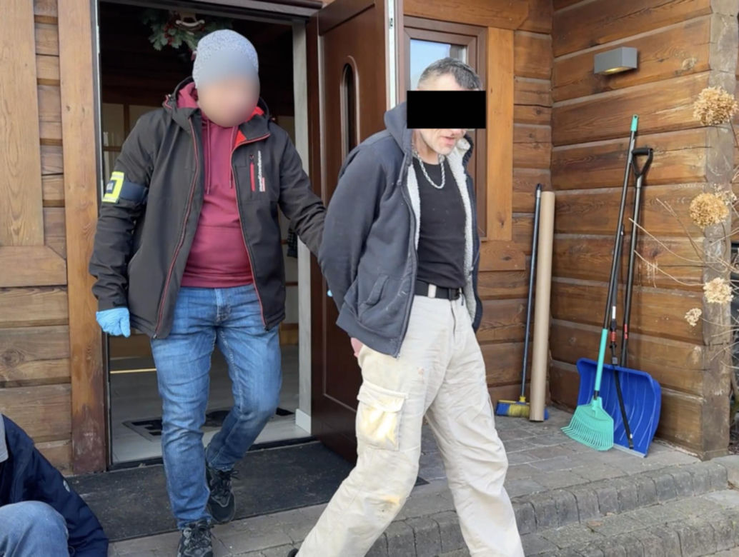 "Laboratorium śmierci" na Mazowszu. Kontrterroryści znaleźli kilogramy narkotyków i przedziwne przedmioty