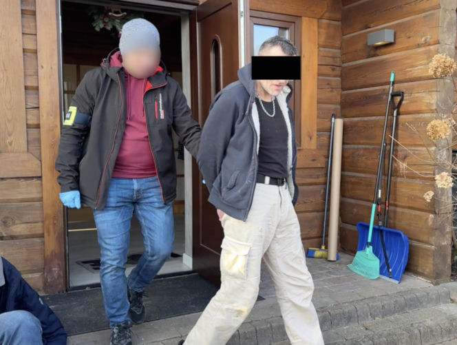 "Laboratorium śmierci" na Mazowszu. Kontrterroryści znaleźli kilogramy narkotyków i przedziwne przedmioty