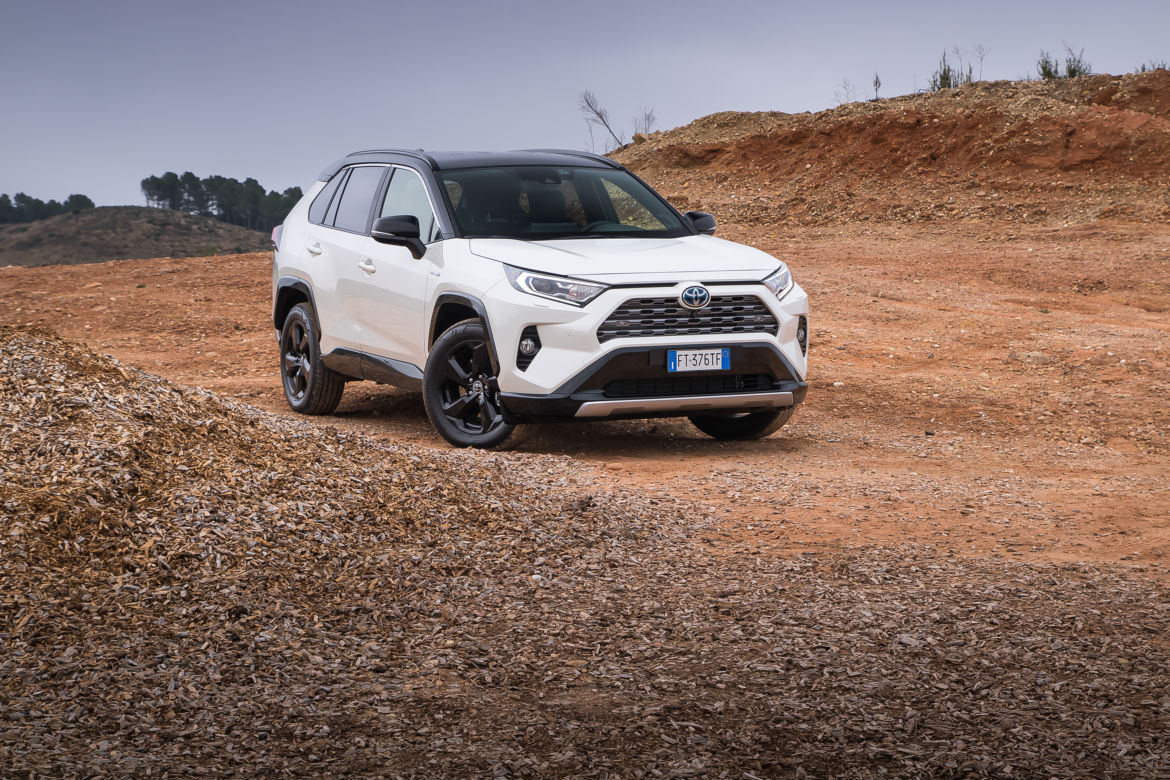 Toyota RAV4 2.5 Hybrid Dynamic Force 218 KM FWD e-CVT Selection