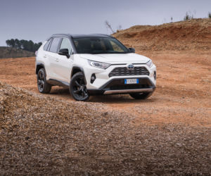 Toyota RAV4 2.5 Hybrid Dynamic Force 218 KM FWD e-CVT Selection