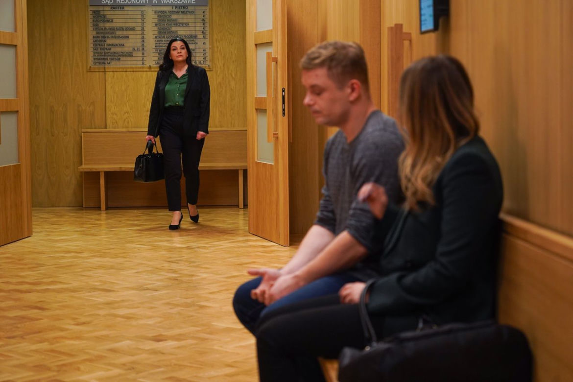Barwy szczęścia odc. 2601. Irena Adler (Małgorzata Krzysica), Klara (Olga Jankowska), Hubert (Marek Molak)