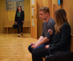 Barwy szczęścia odc. 2601. Irena Adler (Małgorzata Krzysica), Klara (Olga Jankowska), Hubert (Marek Molak)