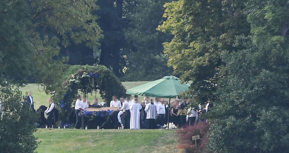 Co było w trumnie na pogrzebie Piotra Woźniaka-Starak?