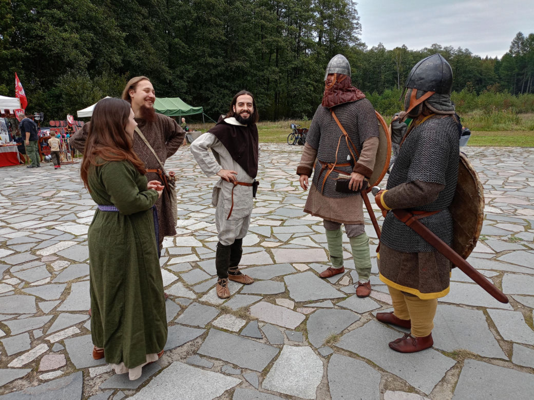 Odbywający się w Mrozach Festyn Archeologiczny to wydarzenie, które z roku na rok przyciąga coraz więcej umieszkańców regionu i turystów