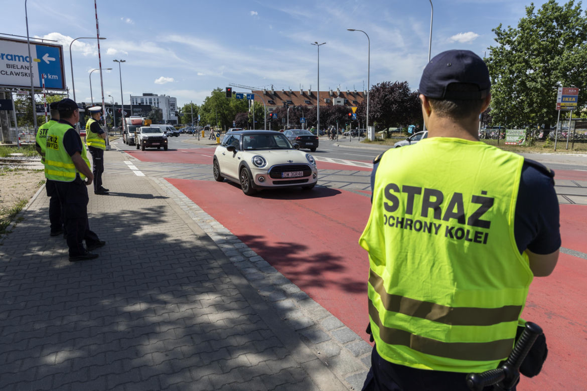 Nowe rogatki paraliżują ruch na południu Wrocławia. Kierowcy sami sobie winni?