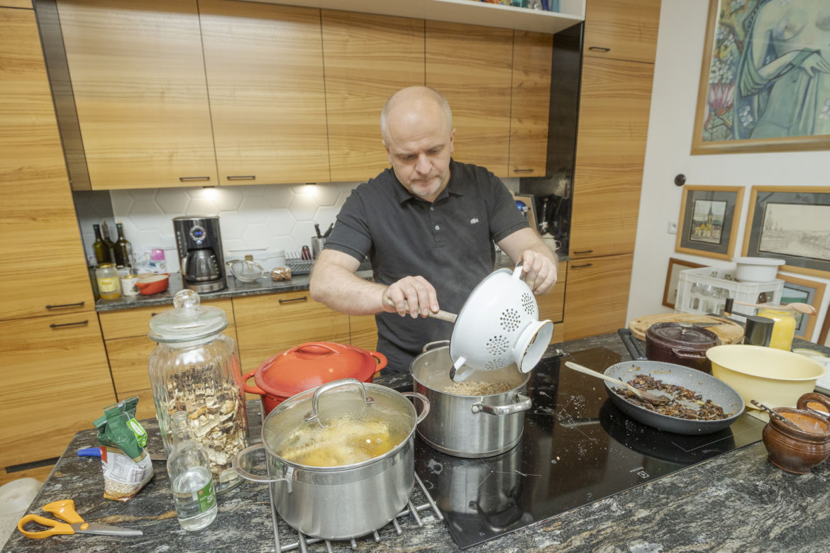 Paweł Kowal. Mistrz kaszotto z grzybami