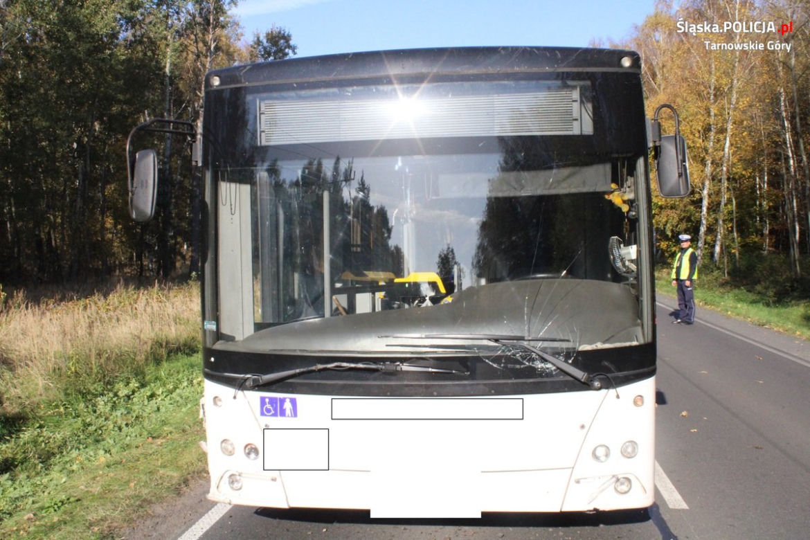 Kierowca autobusu miejskiego stracił przytomność. Łukasz ruszył do szoferki i wcisnął hamulec
