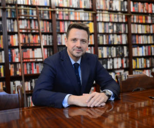 Rafał Trzaskowski ma koronawirusa. Trafił do szpitala