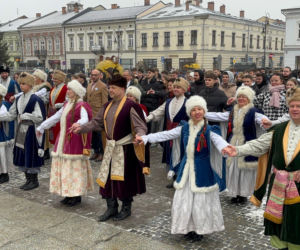 Polonez maturzystów na Rynku w Nowym Sączu