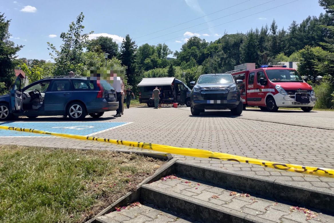 Kobieta zastrzelona na parkingu przy szkole. Znaleziono też ciało jej męża