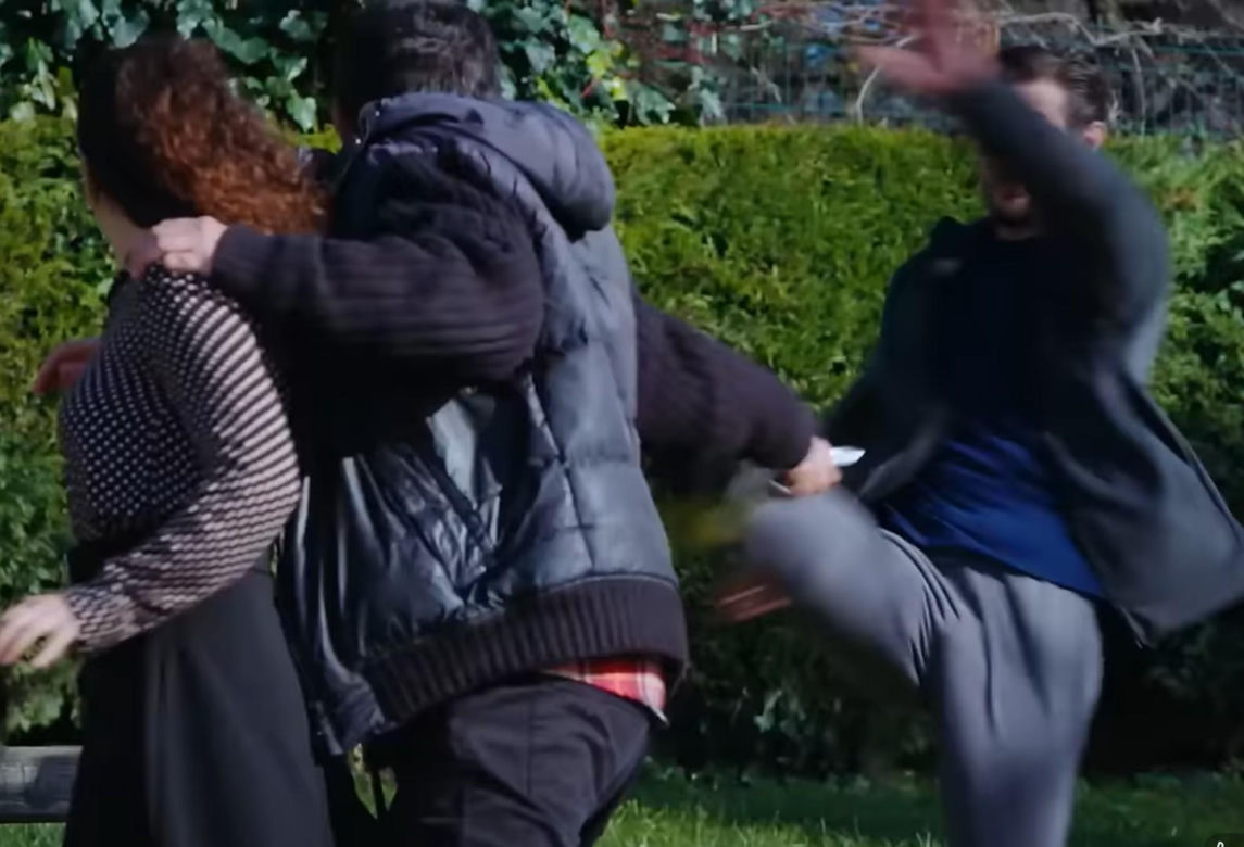 Dziedzictwo, odcinek 923: Sinan ratuje Aynur przed napastnikiem. Czy to naprawi ich relacje?