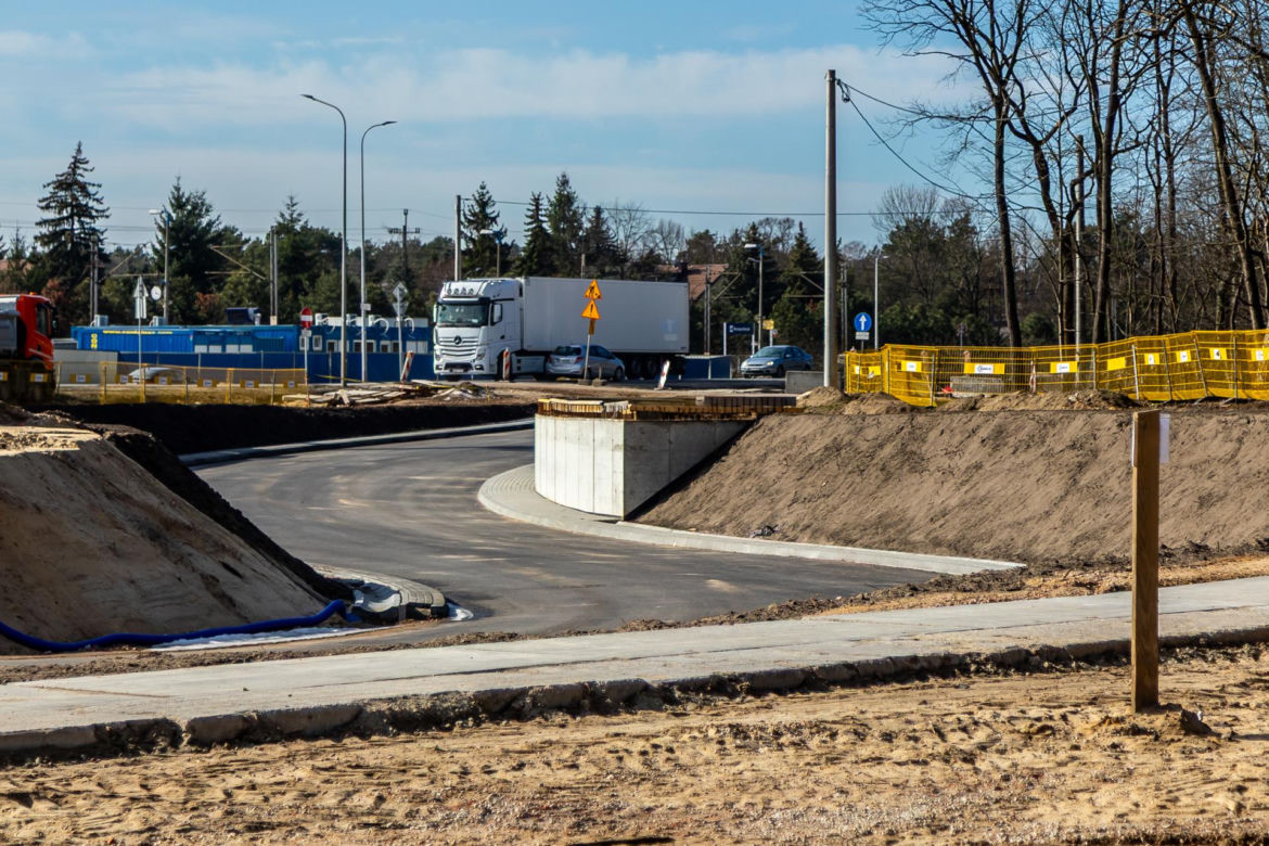 Budowa tunelu pod torami przy PKP Warszawa Wesoła