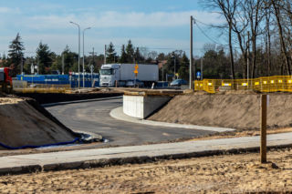 Budują nowy tunel w Warszawie. Pozwoli bez trudu przejechać pod torami