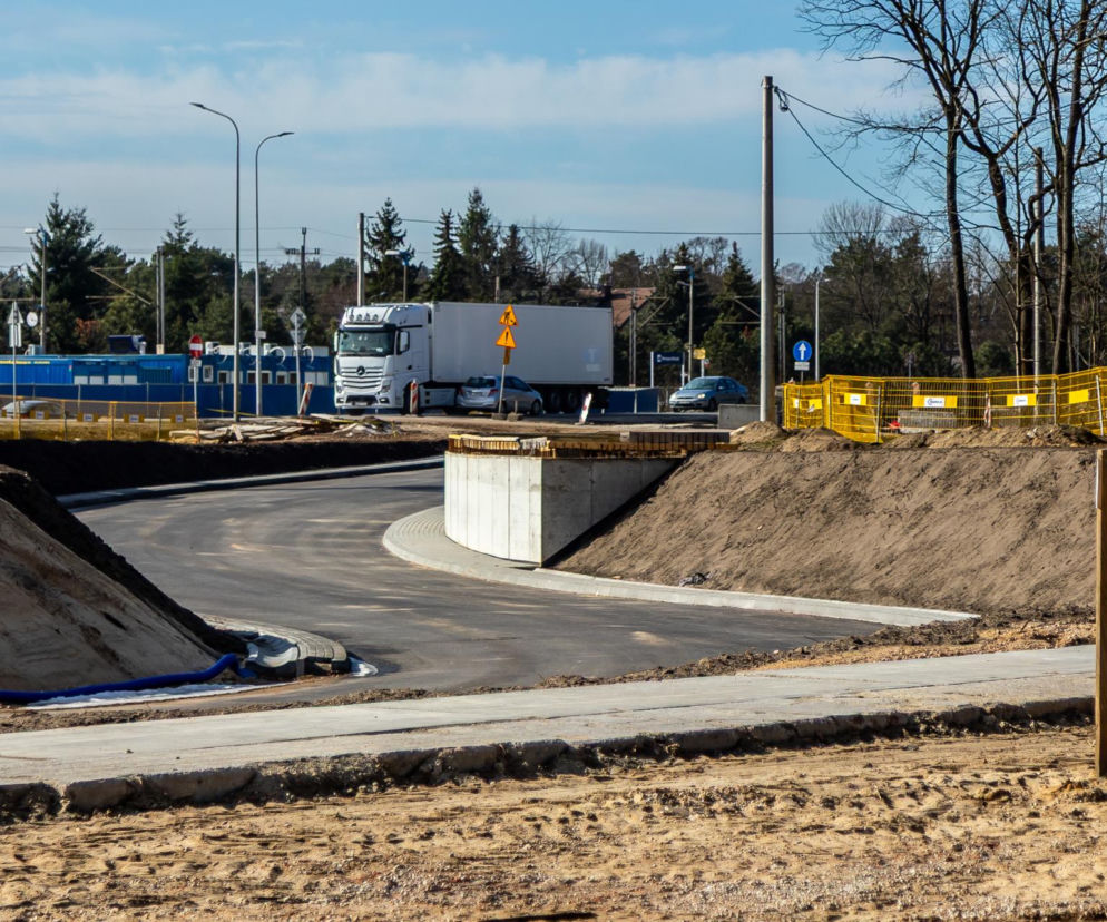 Budują nowy tunel w Warszawie. Pozwoli bez trudu przejechać pod torami