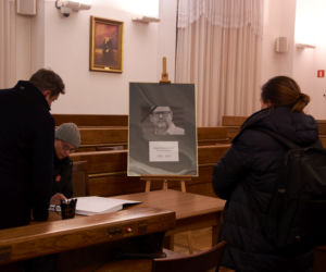 Lublin solidarny z Gdańskiem. Setki osób przed ratuszem