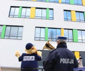 Policyjna orkiestra zagrała dla chorych dzieci z „Przylądka Nadziei”