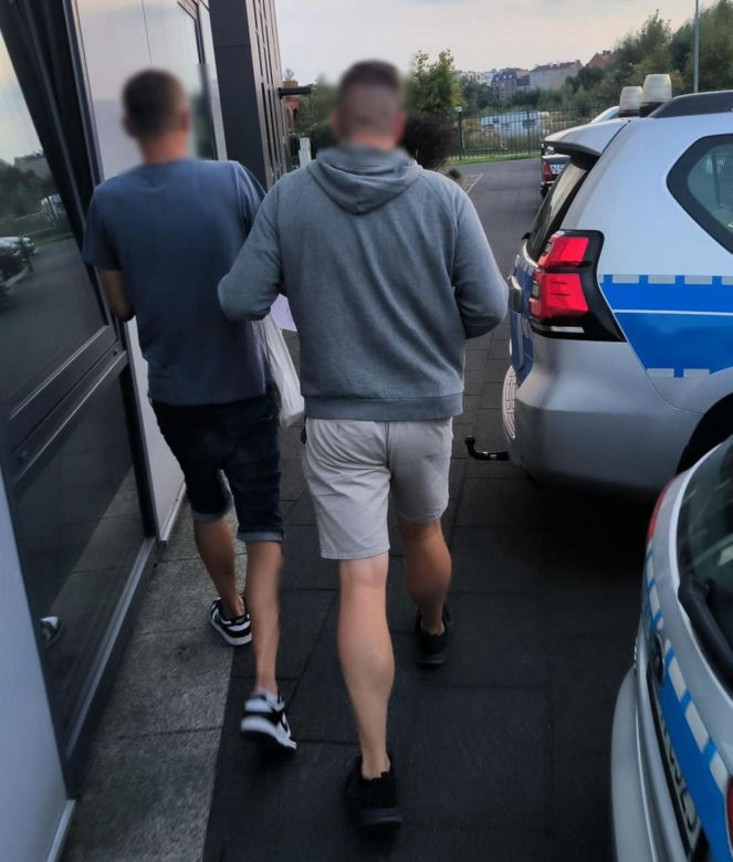 Gdańsk. Złodziej mitsubishi sam zwrócił pojazd policjantom. Powiedział, że "gryzło go sumienie" [ZDJĘCIA]