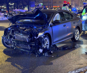 Stłuczka z nieoznakowanym radiowozem w Warszawie. Potężna utrudnienia